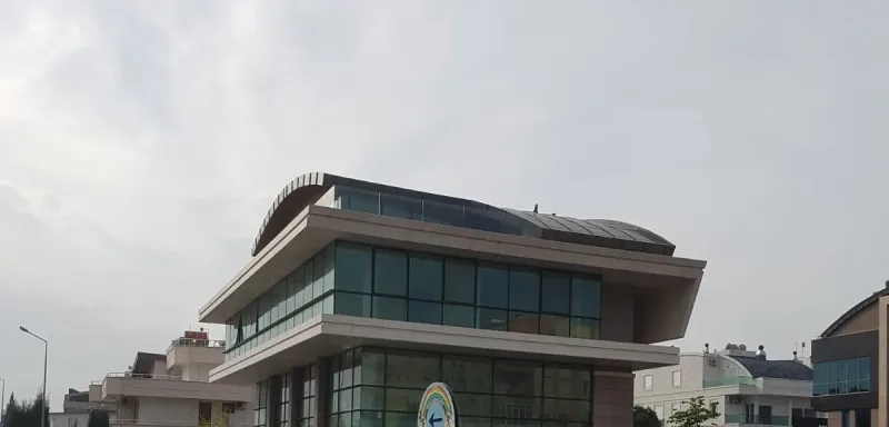 Ofis Ark Özgün Tur cephesi — fotoğraf 1